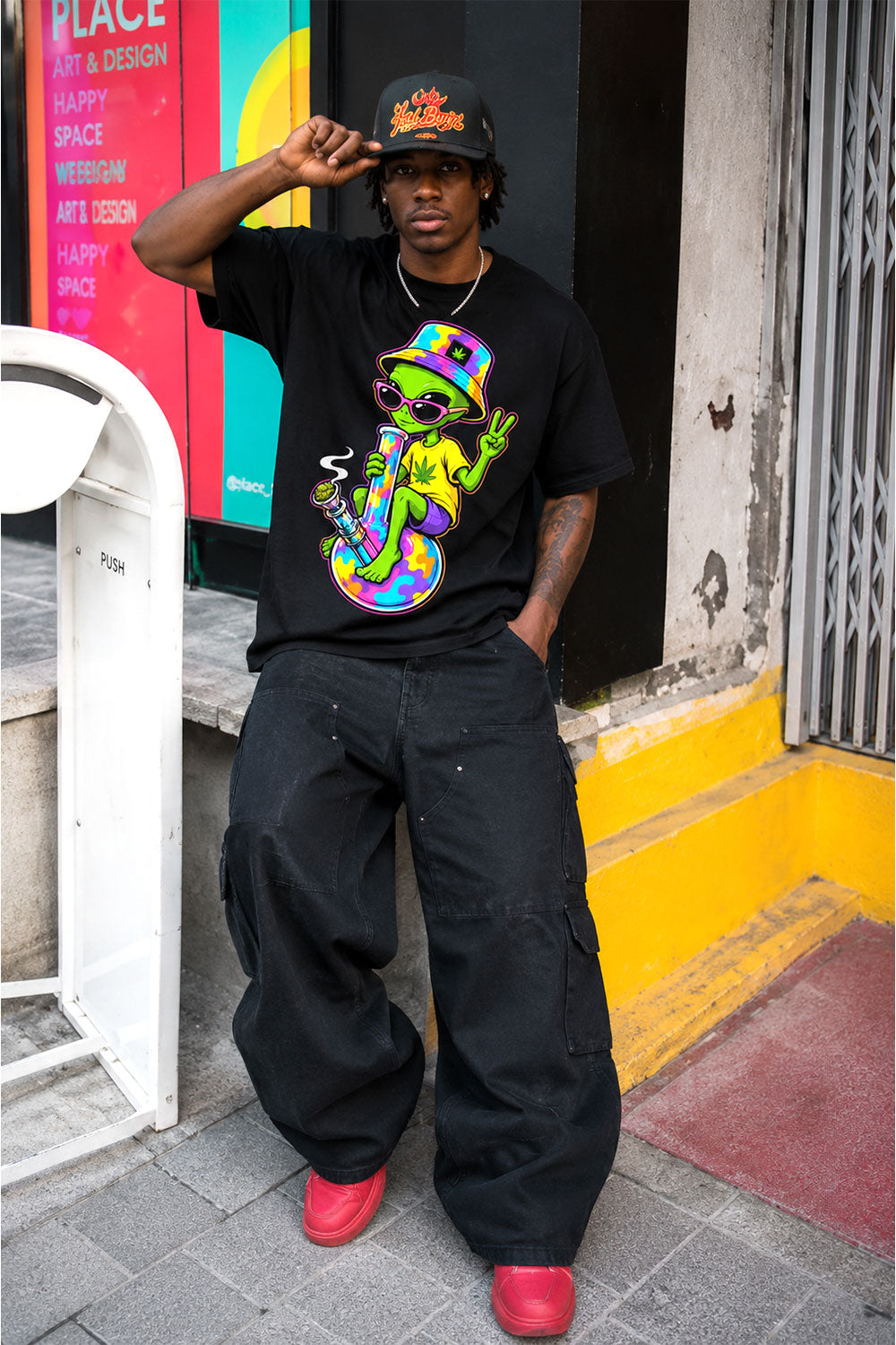 Alien Bong Graphic Streetwear T-Shirt